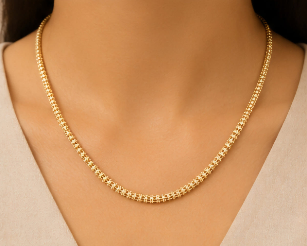 Elegant Textured Gold Chain Necklace