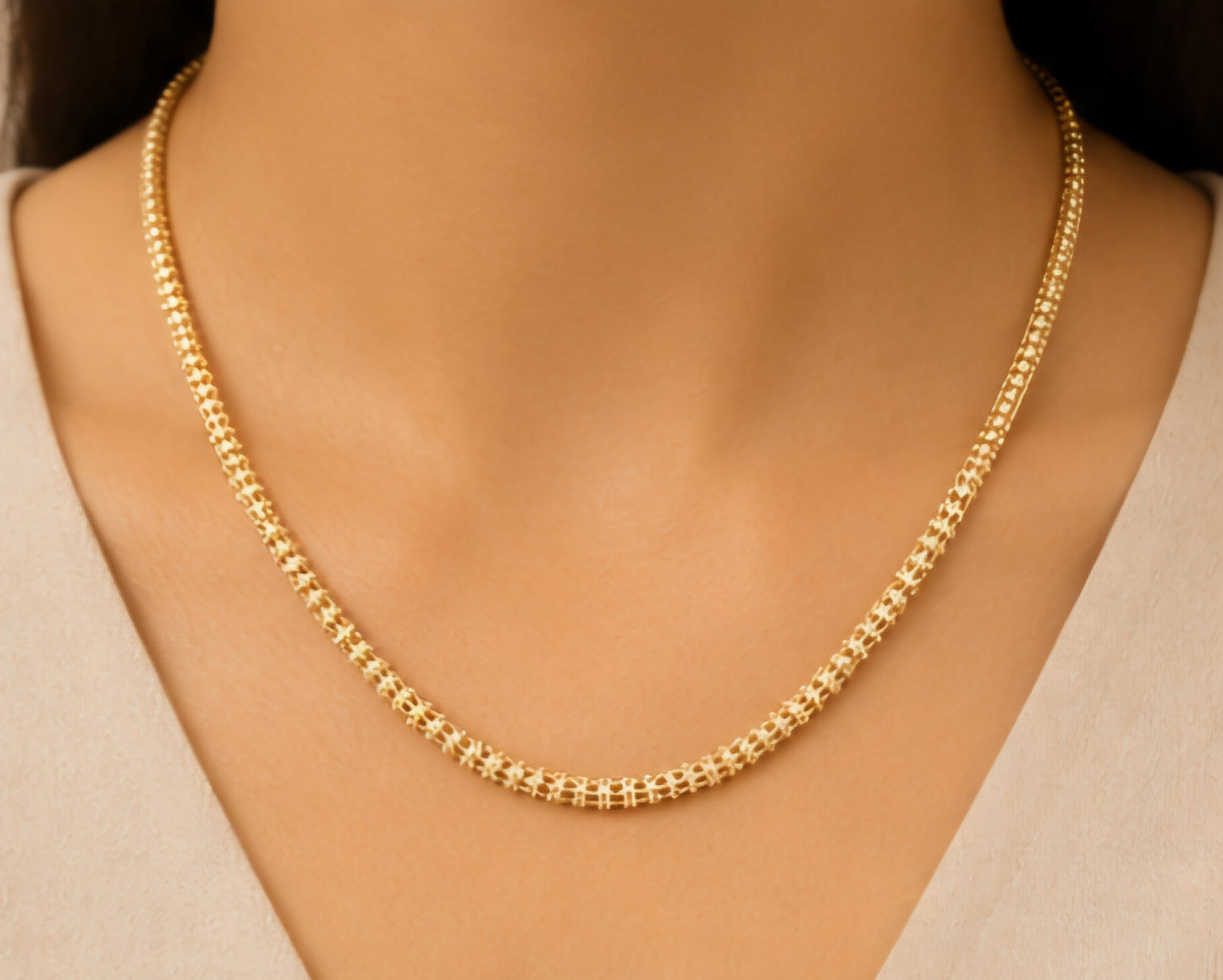 Elegant Textured Gold Chain Necklace